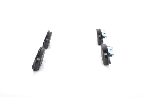 BOSCH тормозные колодки передние 0986494235