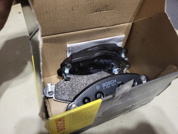 Тормозные колодки передние-BOSCH 0986424788