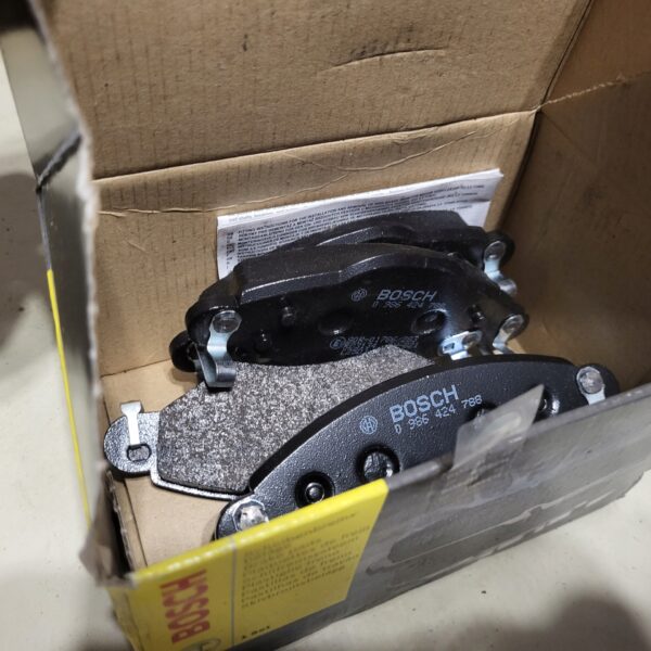 Тормозные колодки передние-BOSCH 0986424788